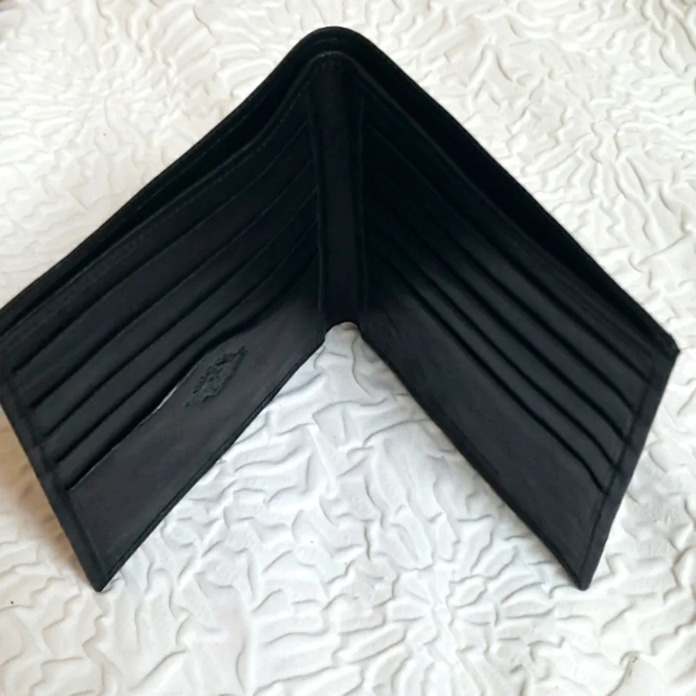 Docker Mens Fullgrain Leather black bifold square wallet. Size 4